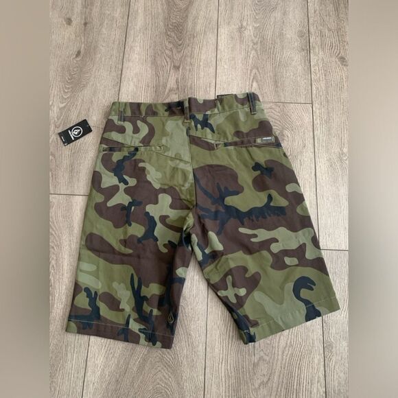 Volcom VMonty shorts 22 NWT army print - Picture 2 of 5